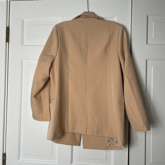 Adika Peachy / Tan Oversized Blazer - Picture 2 of 3